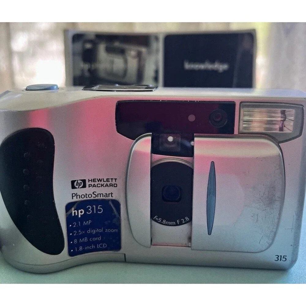 HP PhotoSmart 315 Compact Digital Camera 2.1MP Silver/Black 2.5x Zoom Case Y2K